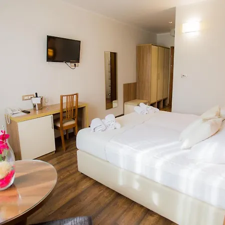 Luna Hotel