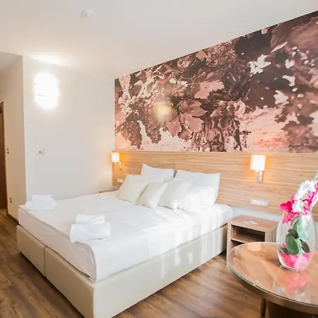 Luna Hotel
