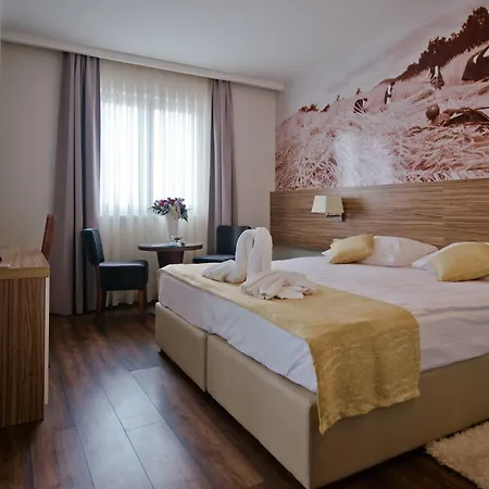 Luna Hotel