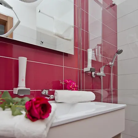 Luna Hotel 4*